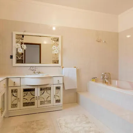 Holiday home Terrassenhaus Mit Privatem Pool In Nazare