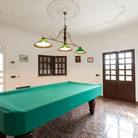 Terrassenhaus Mit Privatem Pool In Holiday home