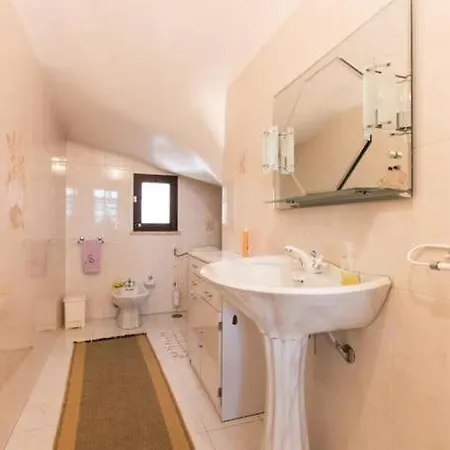 Holiday home Terrassenhaus Mit Privatem Pool In *